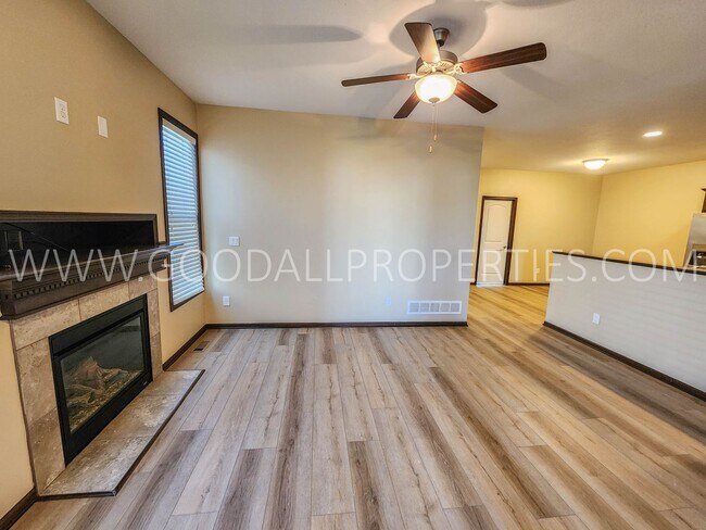 Foto del edificio - Great Deal in Ankeny! 3 Bedroom 2.5 bath with basement finished in Northwest Ankeny