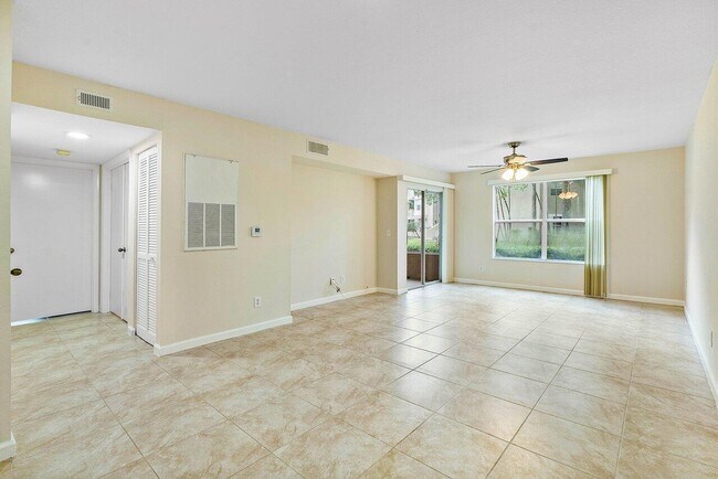 Foto del edificio - 1885 Palm Cove Blvd