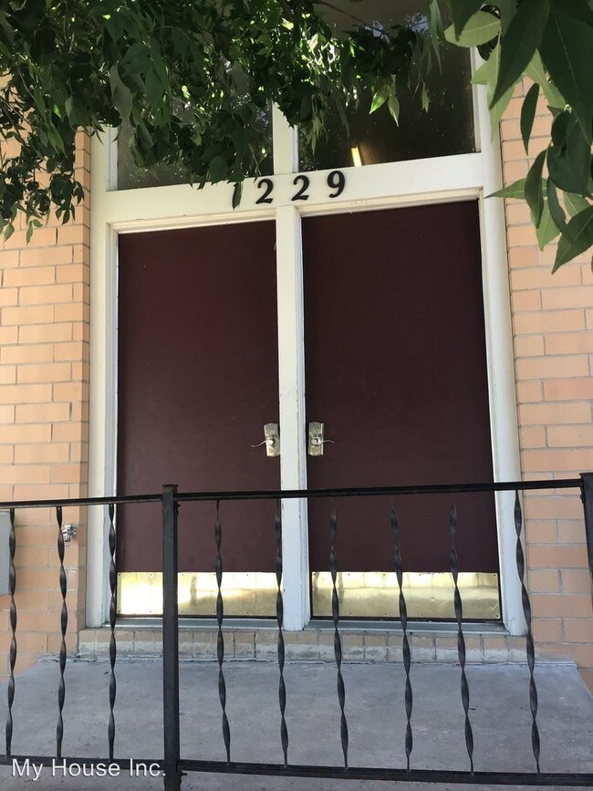 Building Photo - 1229 Cherry St