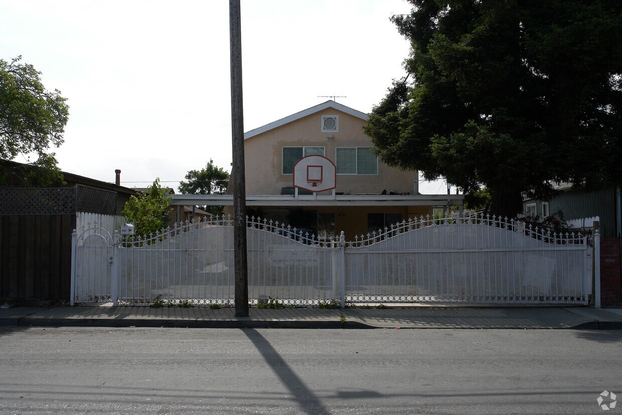 Primary Photo - 304 Berkshire Ave