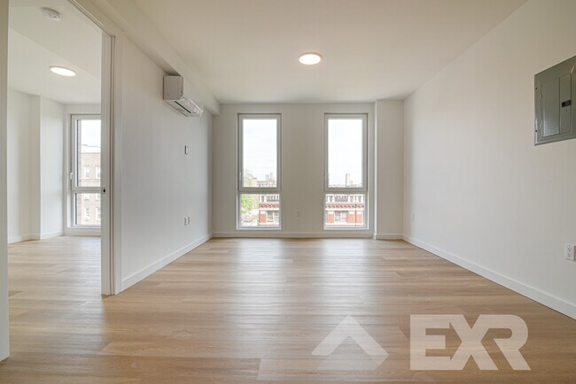 Foto del edificio - 100 Lenox Rd