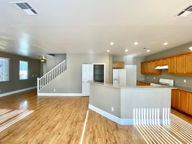Building Photo - Beautiful 2-story property