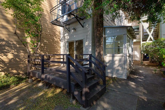 Building Photo - 2563 Clay St