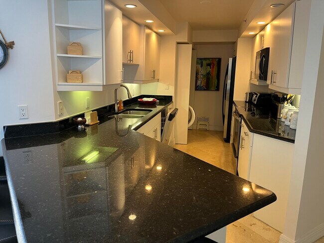 Building Photo - 3000 N Ocean Dr