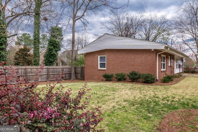 Building Photo - 2578 Stoland Dr NE