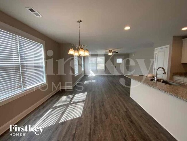 Building Photo - 131 Fir Dr