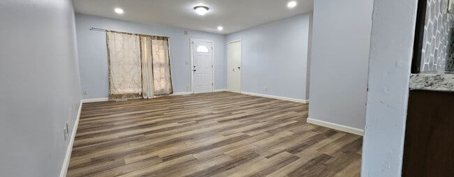 Building Photo - 254 Prince of Wales Dr