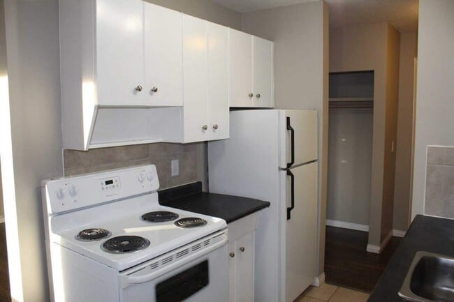 Building Photo - Carina Court Apartments