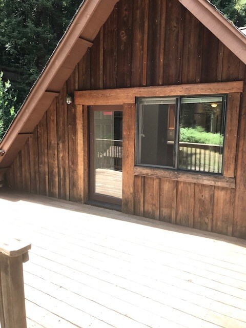 Building Photo - 24519 Highland Way