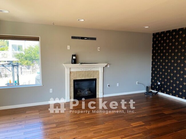 Foto del edificio - 3 Bedroom Beauty in Manette!