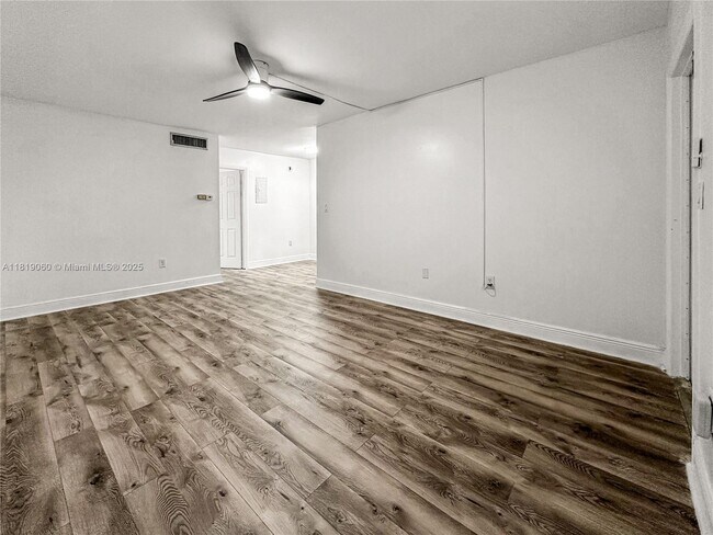 Foto del edificio - 415 NE 2nd St