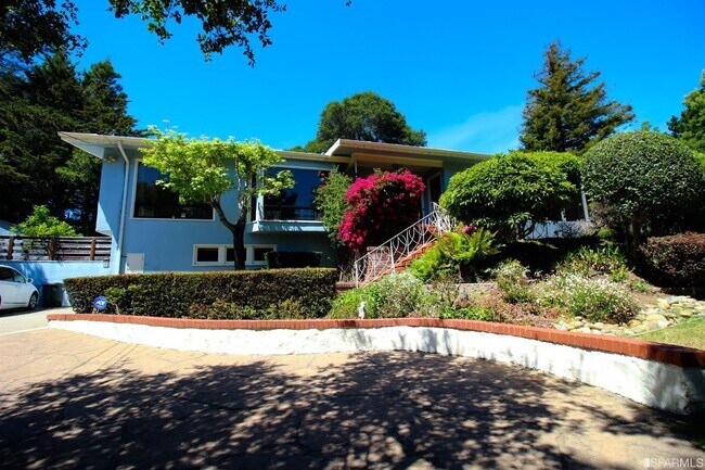 Building Photo - 126 Newton Dr