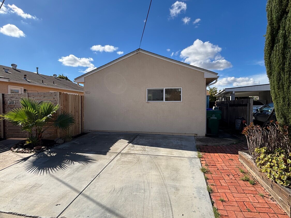 Foto principal - 4948 Twain Ave