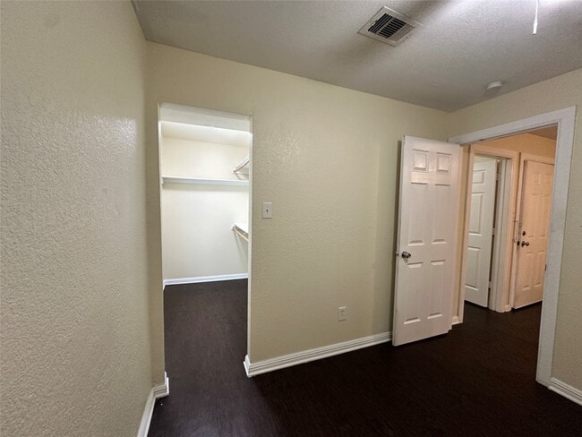 Building Photo - 735 W Cavalcade St