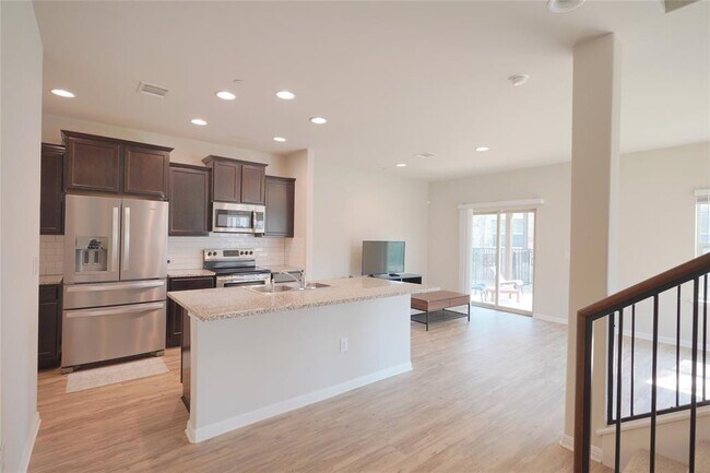 Foto del edificio - 516 E Slaughter Ln