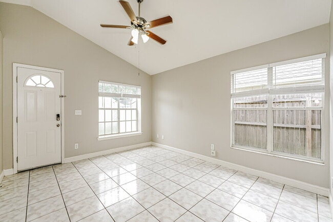Foto del edificio - 9599 Lupine Ave