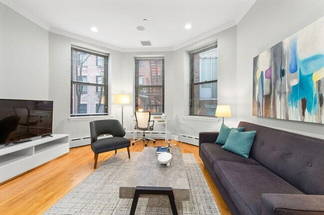 Building Photo - 24 E 38th St