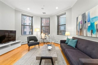 Building Photo - 24 E 38th St