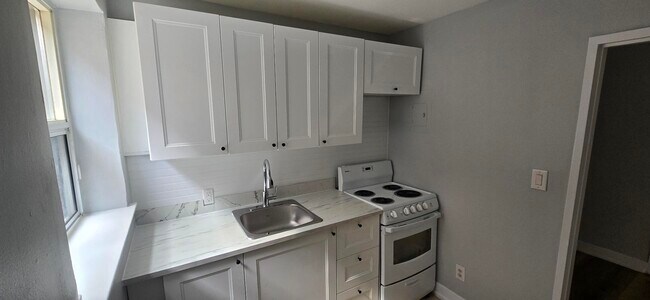Photo du bâtiment - 1 Bedroom Apartment  on the Kingsway