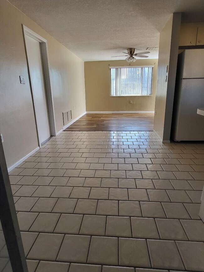 Comedor - 1440 Brixton Ln