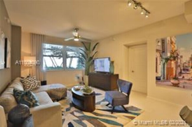 Foto del edificio - 8217 SW 72nd Ave