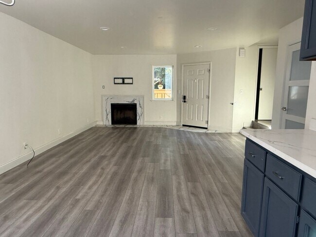 Foto del edificio - Well Appointed 3 Bedroom 2.5 Bath Townhome in Perfect Campbell Location!