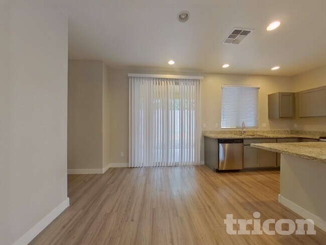 Foto del edificio - 2638 E Danbury Rd