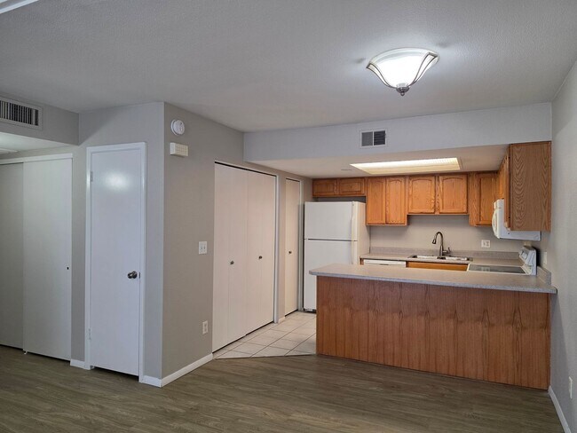 Foto del edificio - 2149 E 10th St