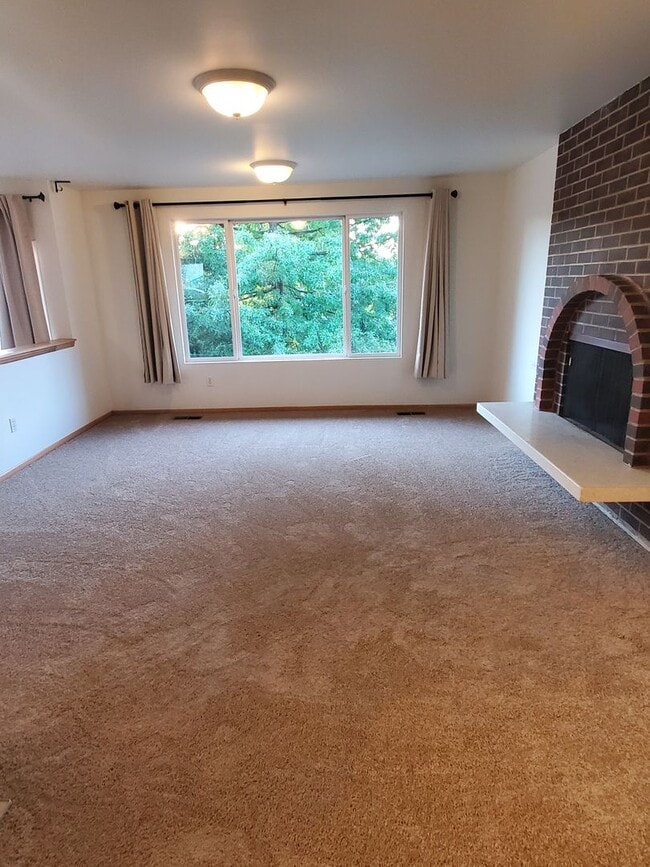 Foto del edificio - **Apply by 10/15 for 2 Weeks Free Rent** K...
