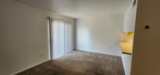 Foto del edificio - 308 Miracle Strip Pkwy SW