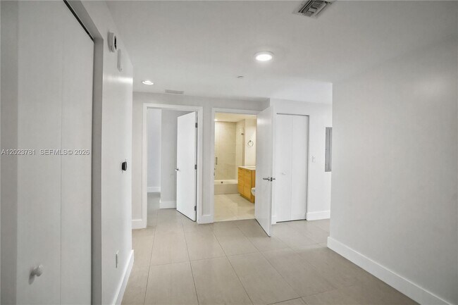 Foto del edificio - 16385 Biscayne Blvd