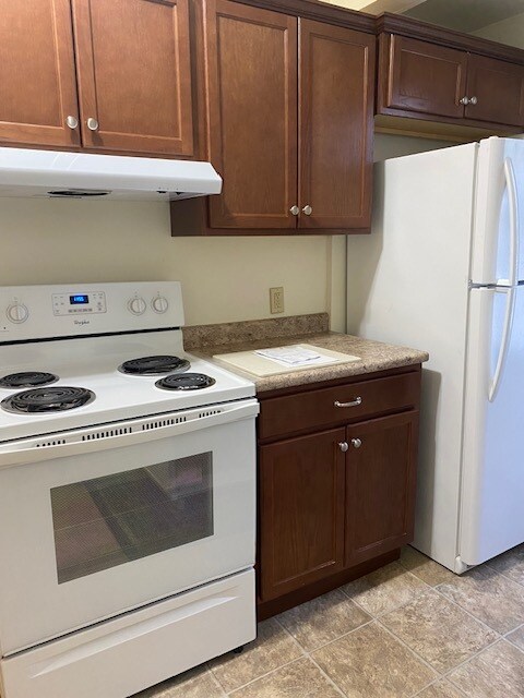 Stove and Refrigerator - 314 West Ave