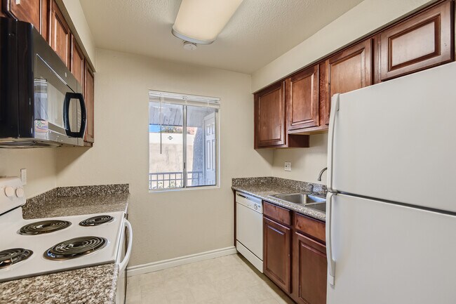Building Photo - 5098 River Glen Dr
