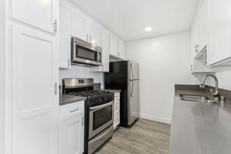 Interior Photo - 7057 Lanewood Ave