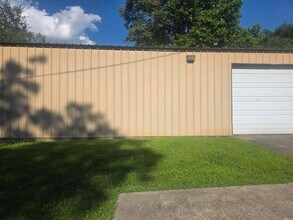 Building Photo - 414 Cole Dr