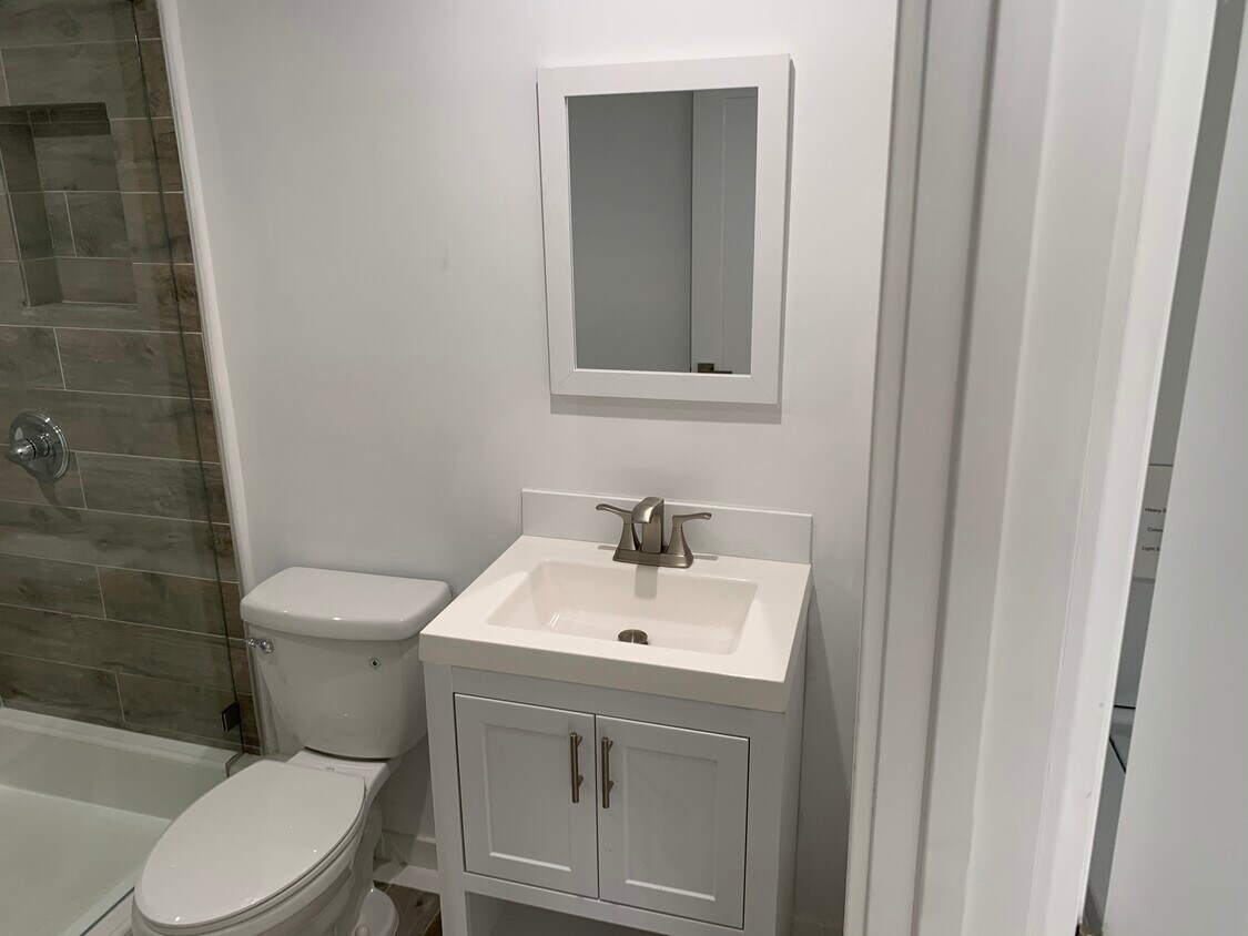 bathroom - 2847 S Barrington Ave