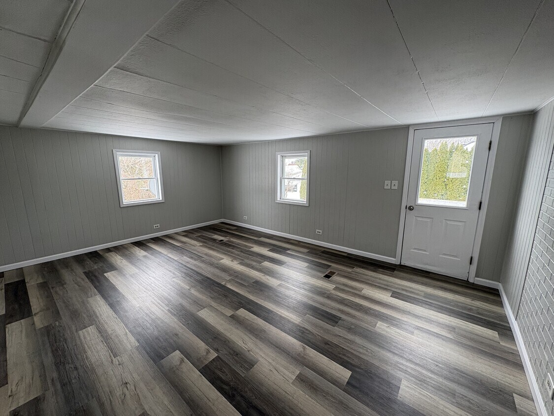 Building Photo - 401 1st St