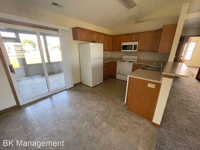 Building Photo - 2 br, 2 bath House - 3223 Mendel Drive