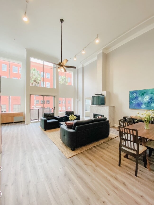 Building Photo - 655 5th St