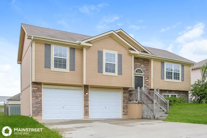 Primary Photo - 1503 NW Hilltop Ln, Grain Valley, MO 64029