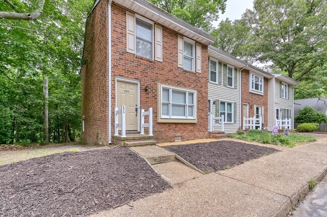 Foto del edificio - 2815 Oak Hill Dr
