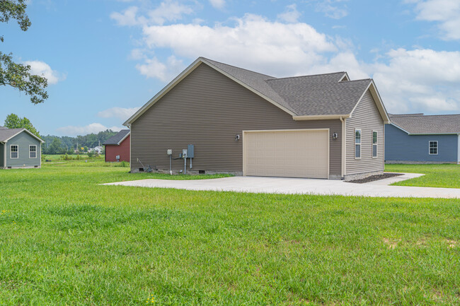 Building Photo - 213 Greenbriar Ln