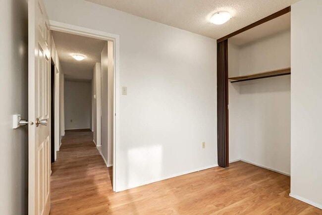 Photo du bâtiment - Westwood Apartments