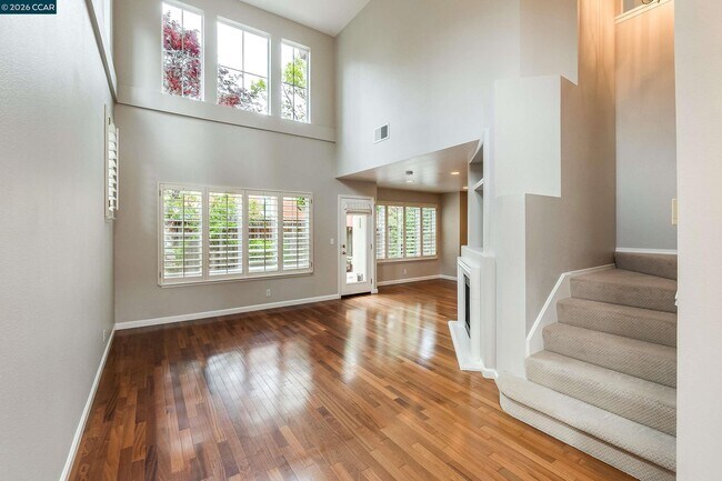 Foto del edificio - 435 Regal Lily Ln