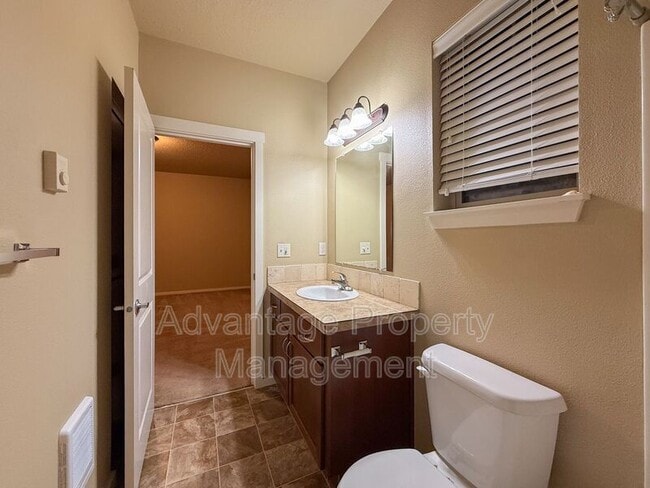 Foto del edificio - 537 Catron St N