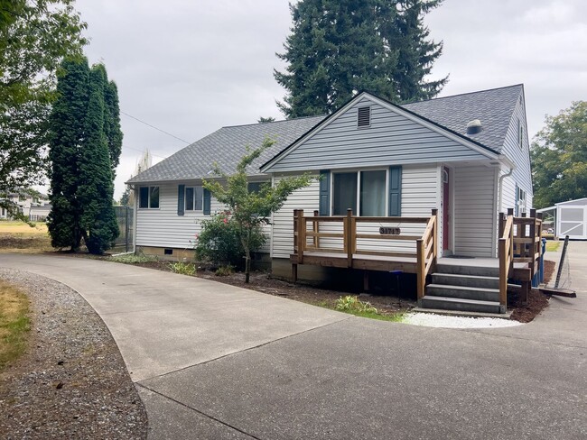 Foto del edificio - Country living 5 bed w/RV parking and 3 car garage!