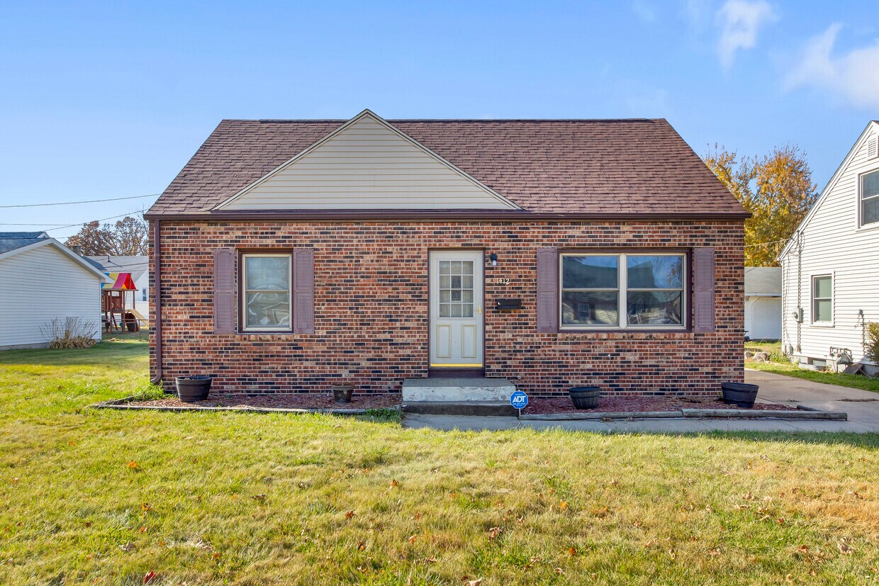 1412 9th St NW, Cedar Rapids, IA 52405 House Rental in Cedar Rapids