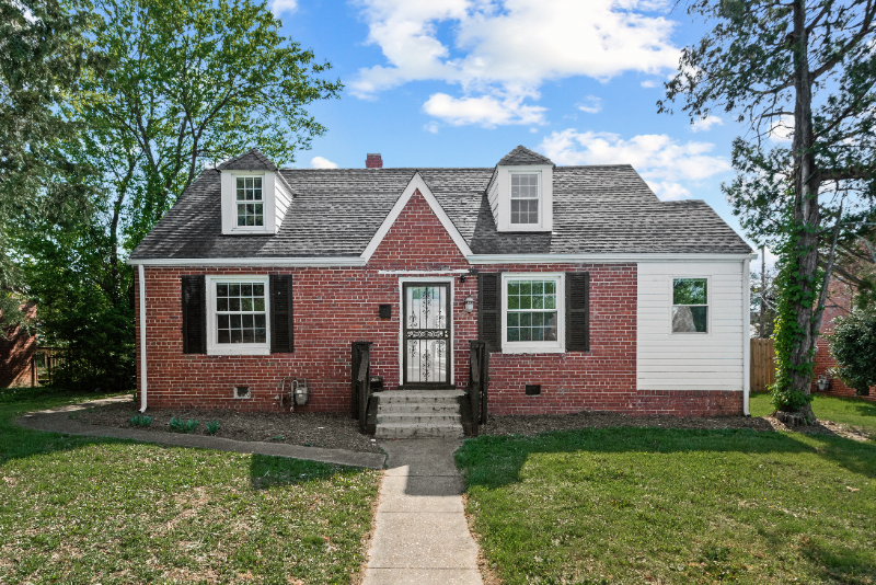 Foto principal - 206 E 37th St