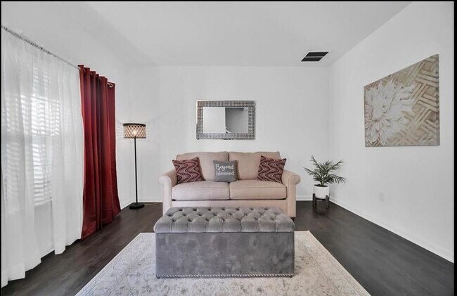 Foto del edificio - 1640 Perla Dr