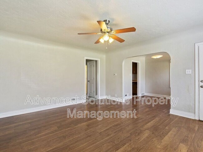 Foto del edificio - 551-555 N 200 W